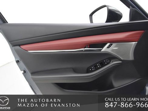 Certified 2025 MAZDA MAZDA3 Hatchback w/Premium Plus Pkg AWD/4WD image 32