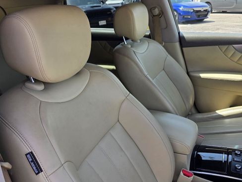 Used 2017 INFINITI QX70 2WD w/ Premium Package image 33