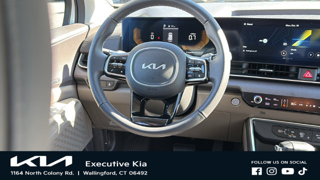 Used 2026 Kia Carnival EX FWD image 23