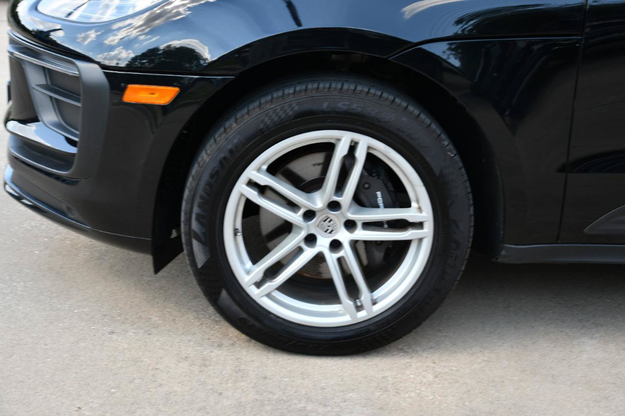 Used 2024 Porsche Macan AWD/4WD image 4