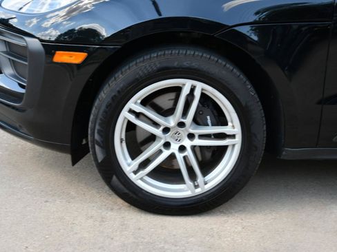 Used 2024 Porsche Macan AWD/4WD image 4