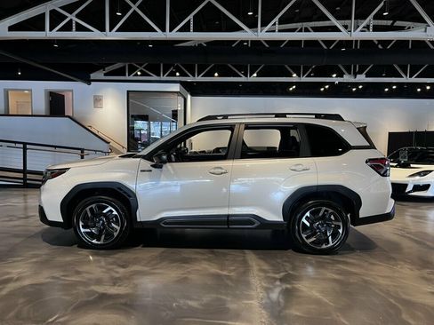 Used 2025 Subaru Forester Limited w/ Popular Package AWD/4WD image 2