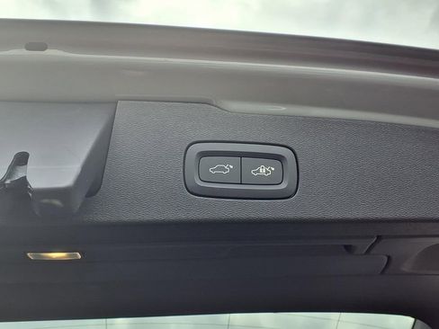 Used 2025 Volvo V60 B5 Cross Country Plus image 20