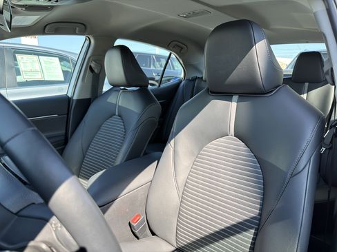 Used 2024 Toyota Camry SE w/ Cold Weather Package FWD image 9
