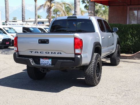 Used 2017 Toyota Tacoma TRD Off-Road RWD image 9