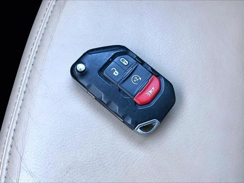 Used 2019 Jeep Wrangler Unlimited Sahara w/ Dual Top Group image 15