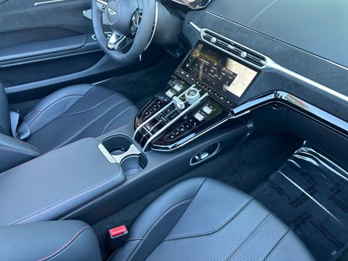 Used 2026 Aston Martin V8 Vantage Coupe RWD image 17