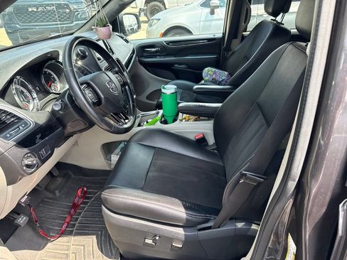 Used 2019 Dodge Grand Caravan SXT FWD image 5