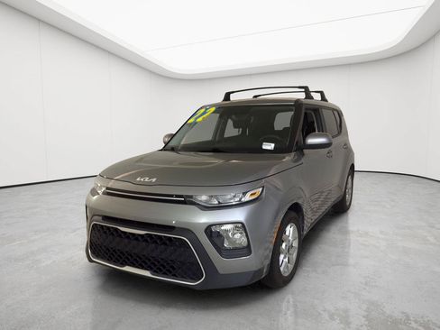 Used 2022 Kia Soul LX w/ Technology Package FWD image 3