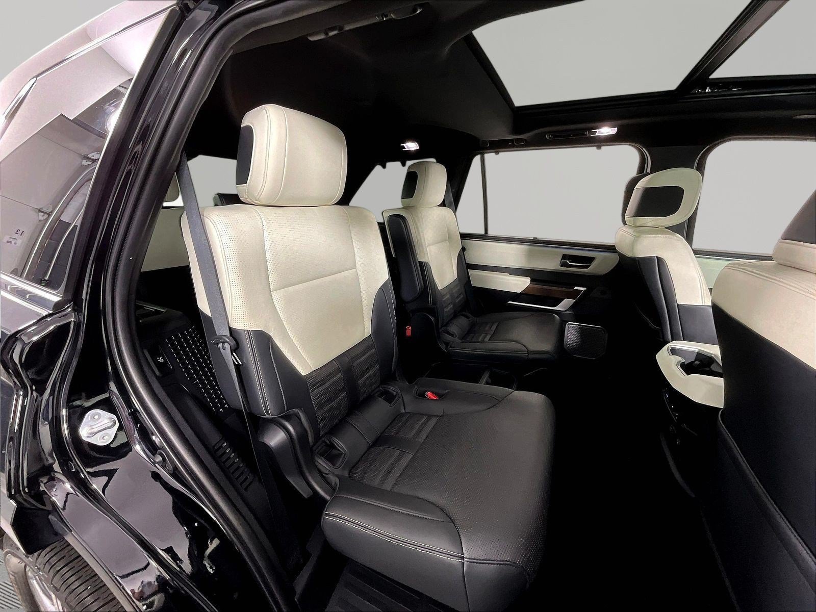 Used 2023 Toyota Sequoia Capstone AWD/4WD image 25