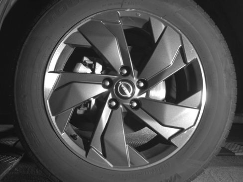Used 2025 Nissan Rogue SV FWD image 12