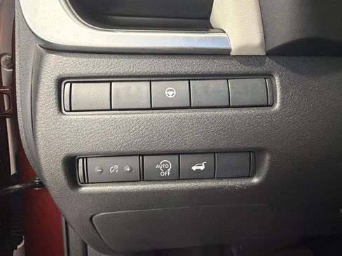 Used 2025 Nissan Rogue SV AWD/4WD image 10