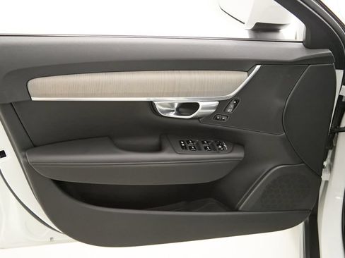 Certified 2025 Volvo V90 B6 Cross Country Plus AWD/4WD image 10