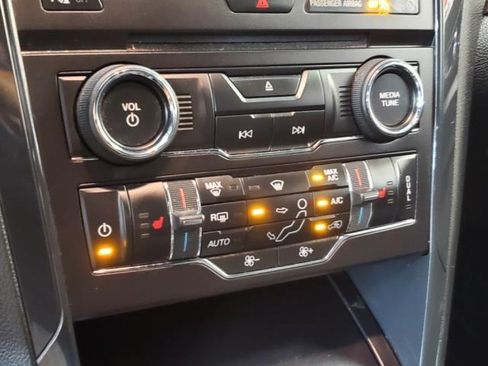 Used 2018 Ford Explorer XLT w/ XLT Technology Feature Bundle AWD/4WD image 23