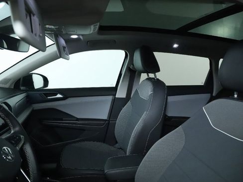 Used 2024 Volkswagen Taos SE image 21