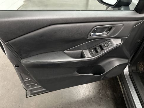 Used 2024 Nissan Rogue SV image 20