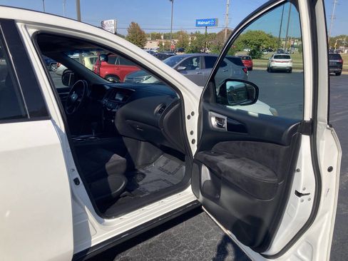 Used 2014 Nissan Pathfinder S image 25