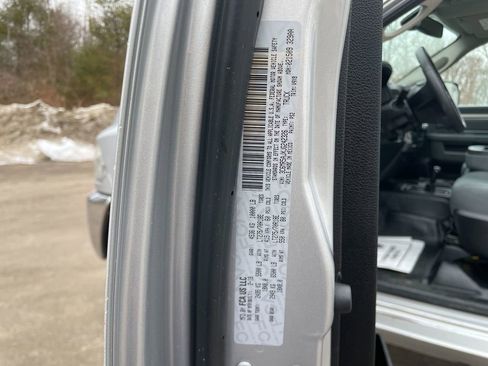 Used 2018 RAM 2500 Tradesman w/ Chrome Appearance Group image 25