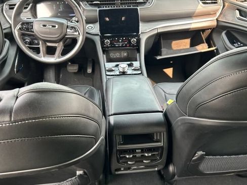 Used 2023 Jeep Grand Cherokee Overland AWD/4WD image 10