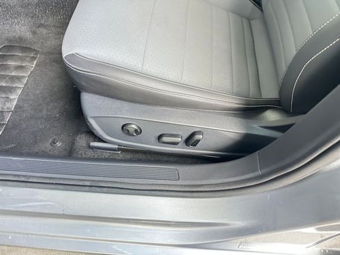 Used 2025 Volkswagen Jetta SE image 23