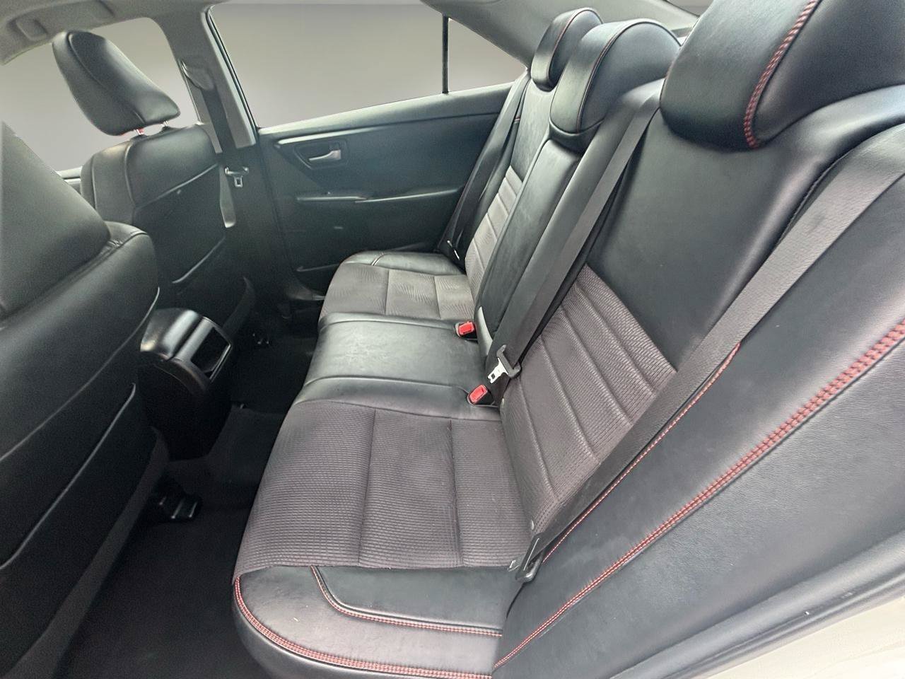 Used 2016 Toyota Camry SE w/ Moonroof Package FWD image 15