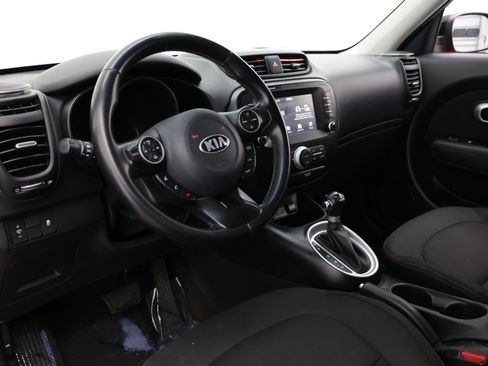 Used 2018 Kia Soul + FWD image 11