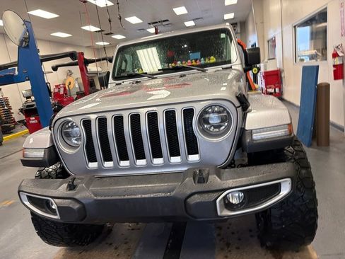 Used 2020 Jeep Wrangler Unlimited Sahara w/ LED Lighting Group AWD/4WD image 7
