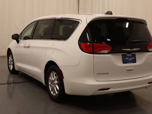Certified 2023 Chrysler Voyager LX FWD image 7