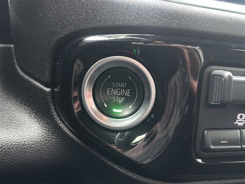 Used 2025 GMC Sierra 1500 Elevation image 25