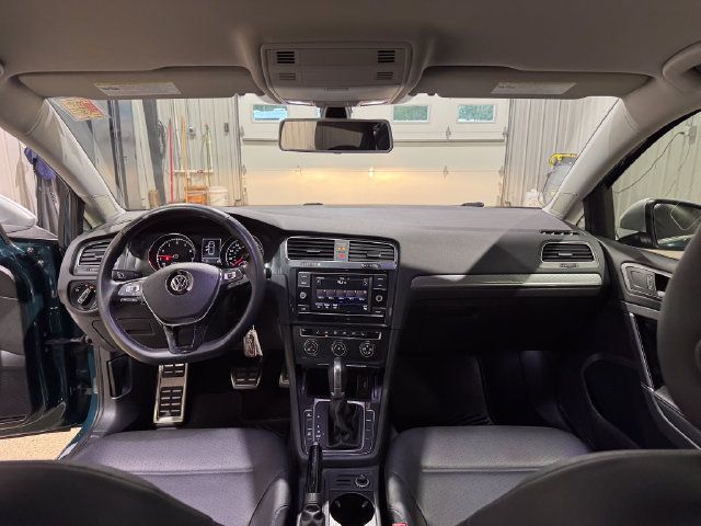 Used 2018 Volkswagen Golf Alltrack AWD/4WD image 17