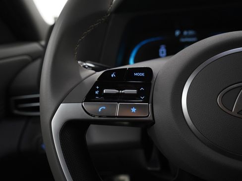 Certified 2025 Hyundai Elantra Sport FWD image 23