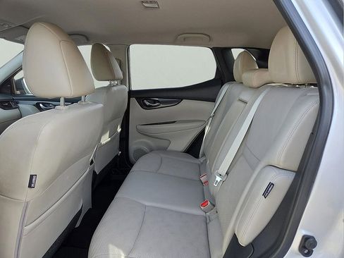 Used 2022 Nissan Rogue Sport SV w/ Technology Package image 11