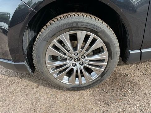 Used 2023 Toyota Venza Limited AWD/4WD image 11