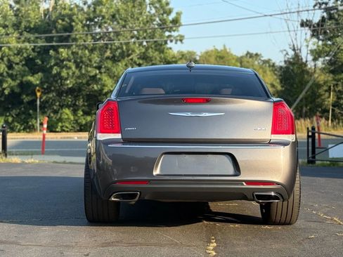 Used 2018 Chrysler 300 Limited image 6