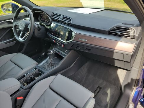 Used 2025 Audi Q3 2.0T Premium w/ Convenience Package image 11