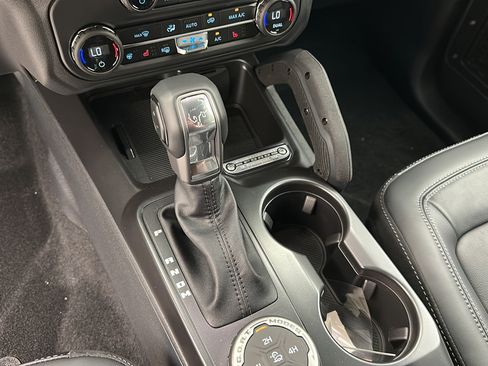 New 2026 Ford Bronco Outer Banks w/ Sasquatch Package AWD/4WD image 17