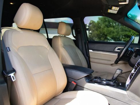 Used 2016 Ford Explorer Limited w/ Equipment Group 301A FWD image 28