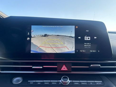 Used 2025 Hyundai Elantra SEL FWD image 39