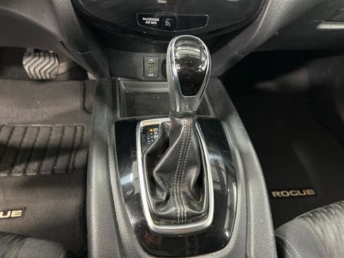 Used 2017 Nissan Rogue S image 16