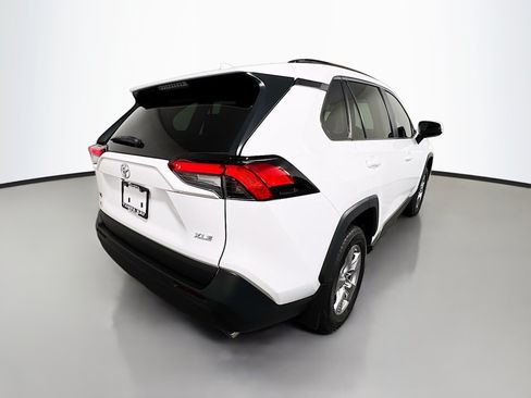 Used 2025 Toyota RAV4 XLE w/ Convenience Package FWD image 4