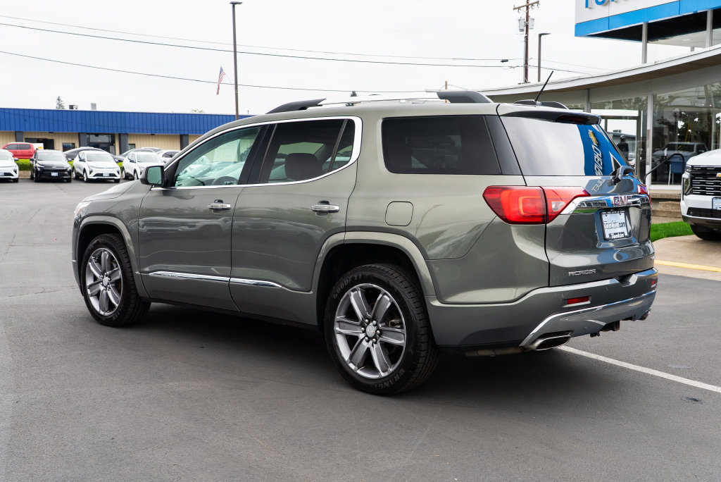 Used 2017 GMC Acadia Denali w/ Technology Package AWD/4WD image 2