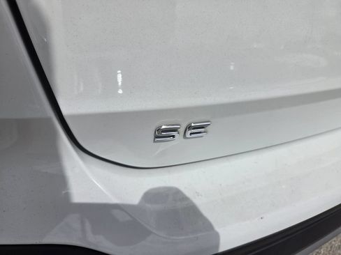 Used 2022 Volkswagen Taos SE FWD image 9