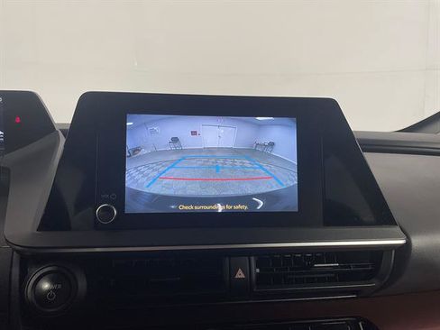 Used 2024 Toyota Prius Prime FWD image 19