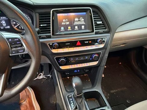 Used 2018 Hyundai Sonata SE FWD image 18