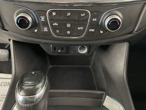 Used 2018 Chevrolet Traverse LT image 42