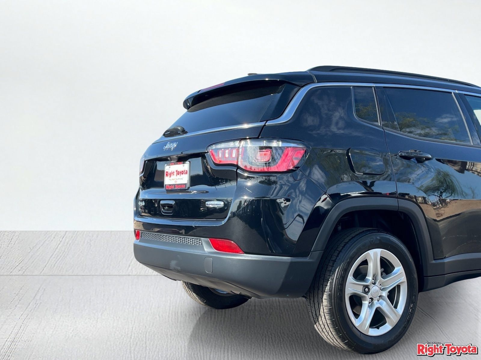 Used 2024 Jeep Compass Latitude AWD/4WD image 11