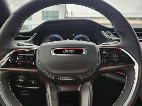 New 2025 Jeep Grand Cherokee L Overland AWD/4WD image 25