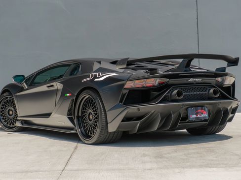 Used 2019 Lamborghini Aventador SVJ AWD/4WD image 10