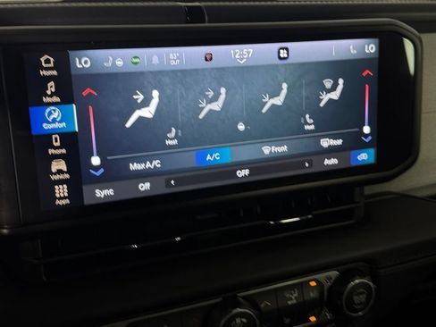 Used 2026 Jeep Wrangler Unlimited Sahara AWD/4WD image 18
