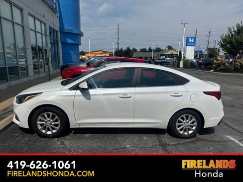 Used 2022 Hyundai Accent SEL FWD image 1